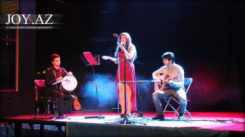 İngiltərəli ifaçı “Sarı gəlin”i belə oxudu