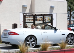 Britney-Spears-With-Kids-At-Starbucks-Drive-Thru-In-Woodland-Hills%2C-May-10-2013-j1a639jolb.jpg