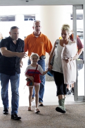 Britney-Spears-At-Louis-Armstrong-Airport-In-New-Orleans%2C-June-2-2013-31duj27dix.jpg