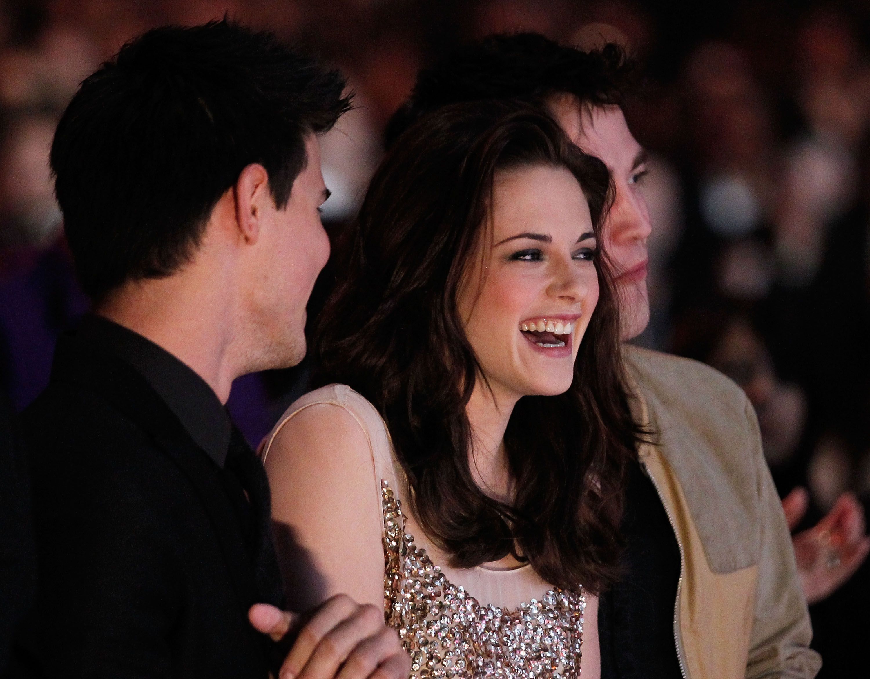 Фотографии 2011. Kristen Stewart smile. Mean while.