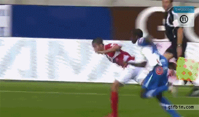 1305891118_soccer_player_gets_kicked_in_the_head.gif