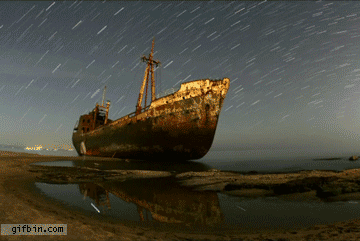 1307553046_wrecked_ship_night_sky_timelapse.gif
