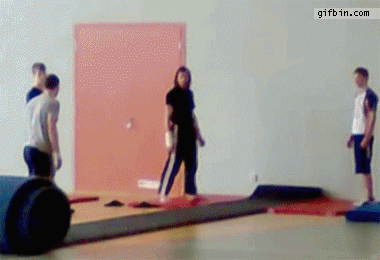 Занимается спортом