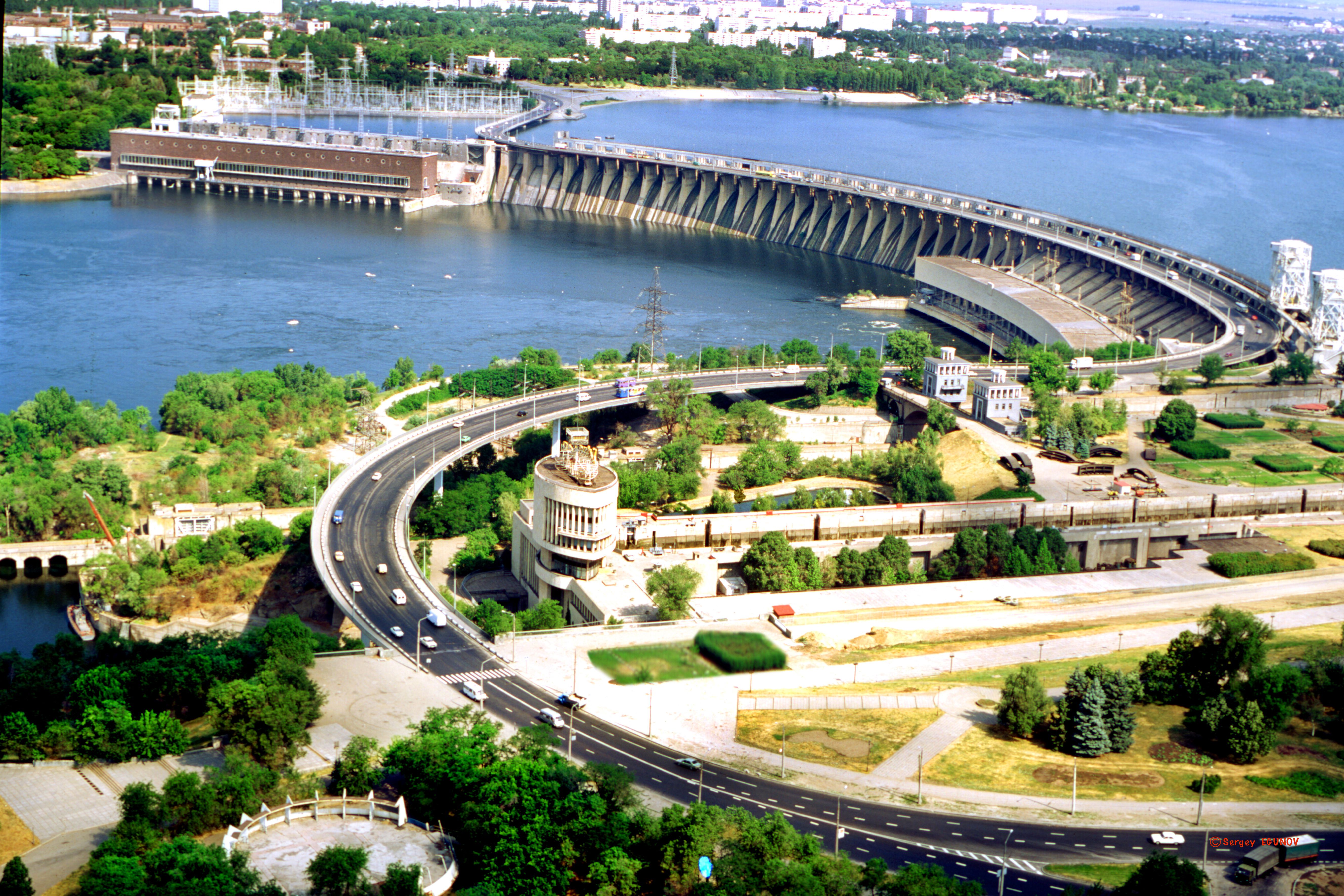 Лет запорожье. Город Запорожье Украина. Запорожье центр города ДНЕПРОГЭС. ДНЕПРОГЭС фото Запорожье. Запорожье город достопримечательности.