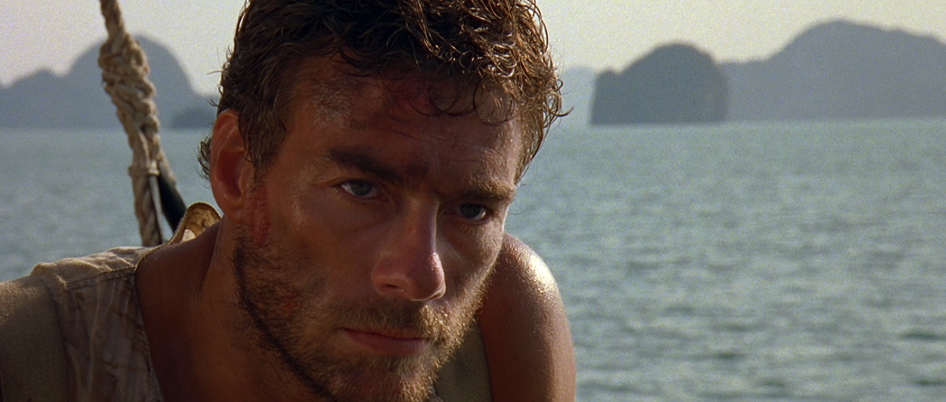 The.Quest.1996.1080p.BluRay.8xRus.Eng.HDCLUB-Skazhutin.mkv_snapshot_00.21.30_[2012.07.29_17.40.51].p