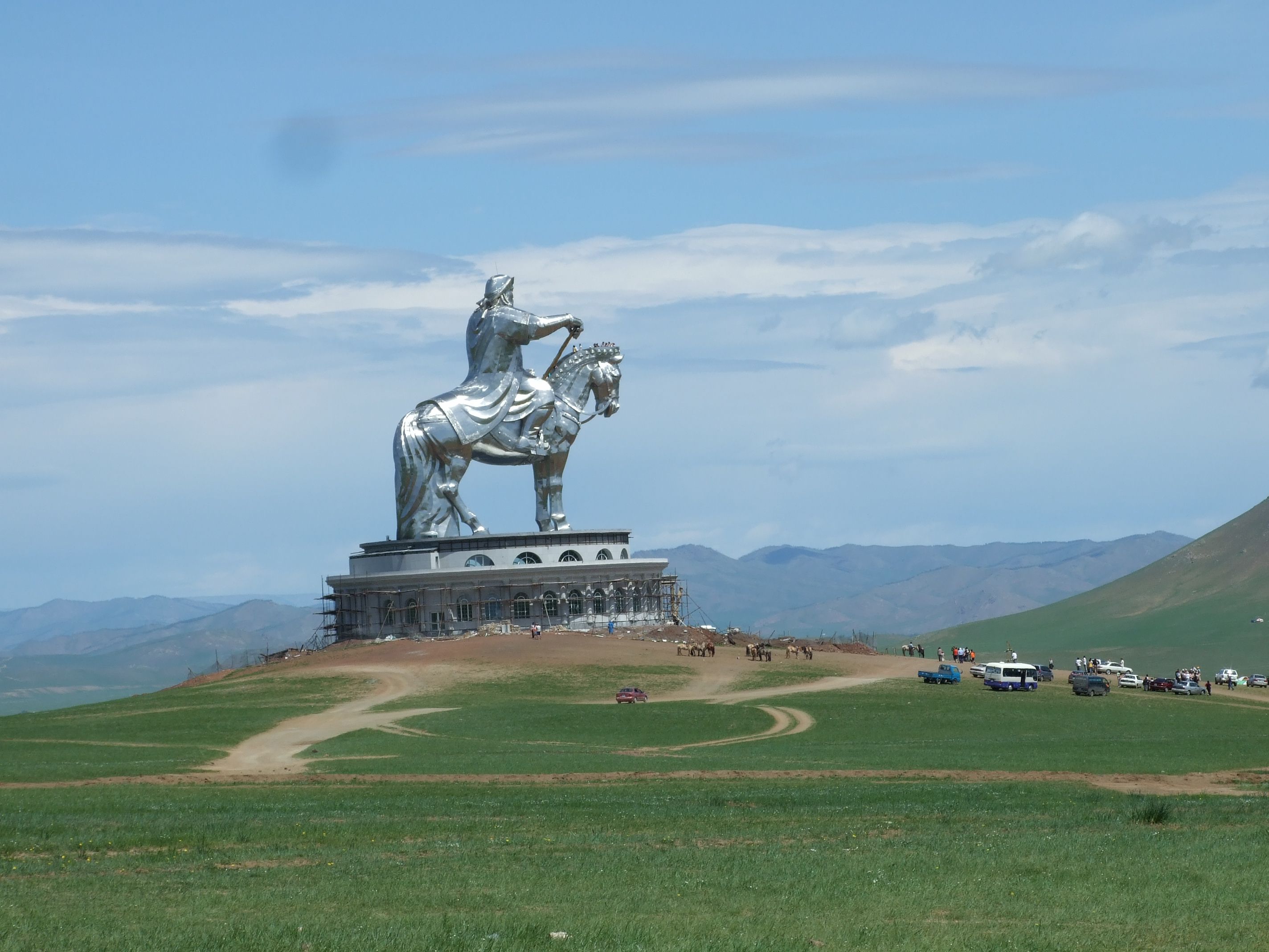 Монголия столица улан батор статуя чингисхана