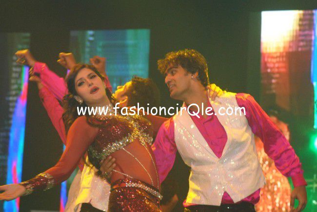 Император 2001 карина капур и шахрукх кхан