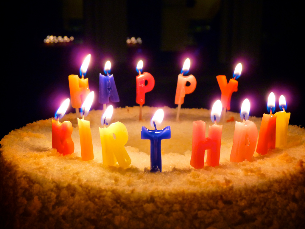 Торт с свечами с днем рождения фото