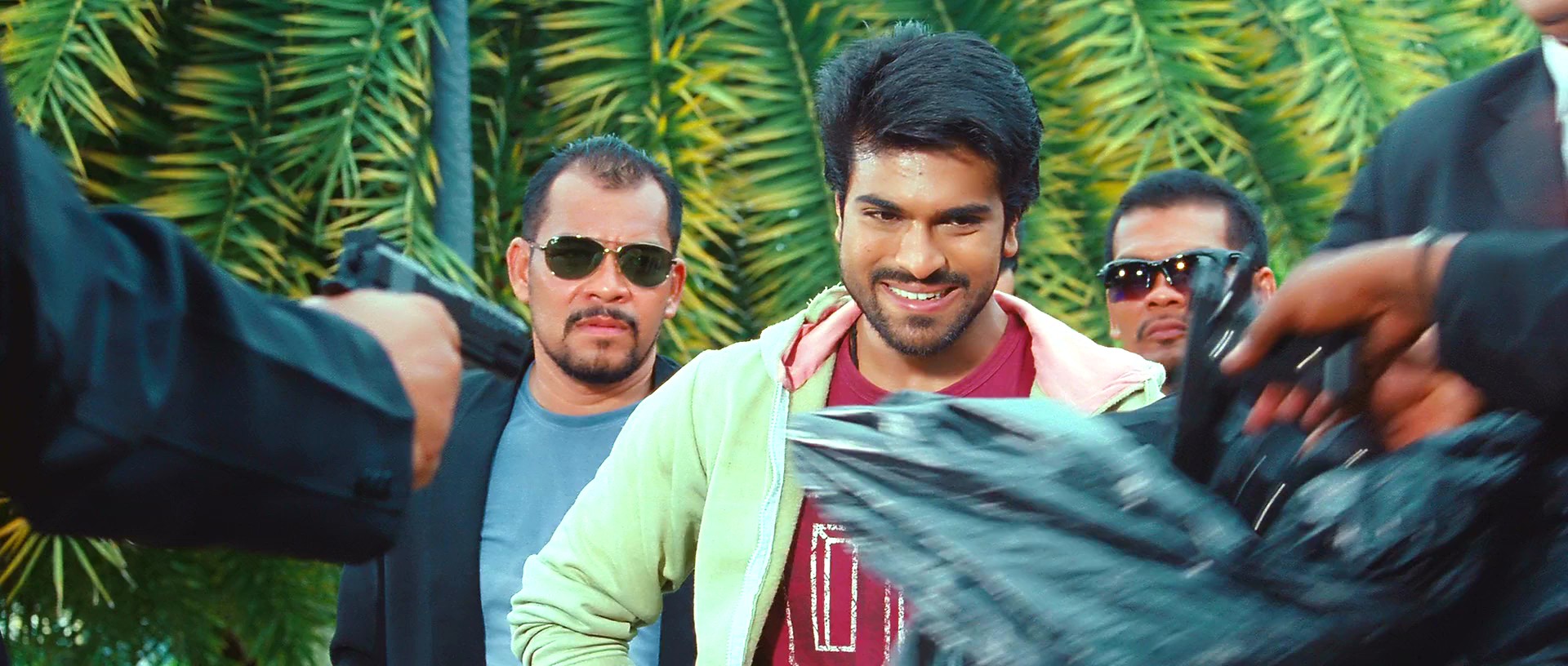 Racha.2012.1080p.BluRay.x264.DTS-HD-MA.Esubs-DDR.mkv (0_57_10) 003645.jpg