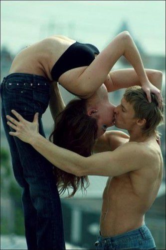 Прикольный поцелуй