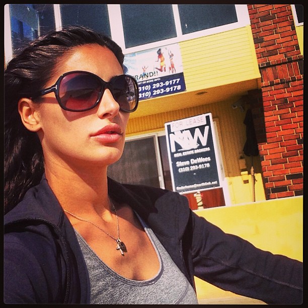 Nargis_Fakhri_Inst_ph (7).jpg