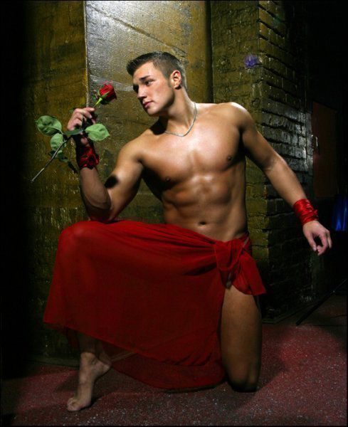 Красивый мужской стриптиз