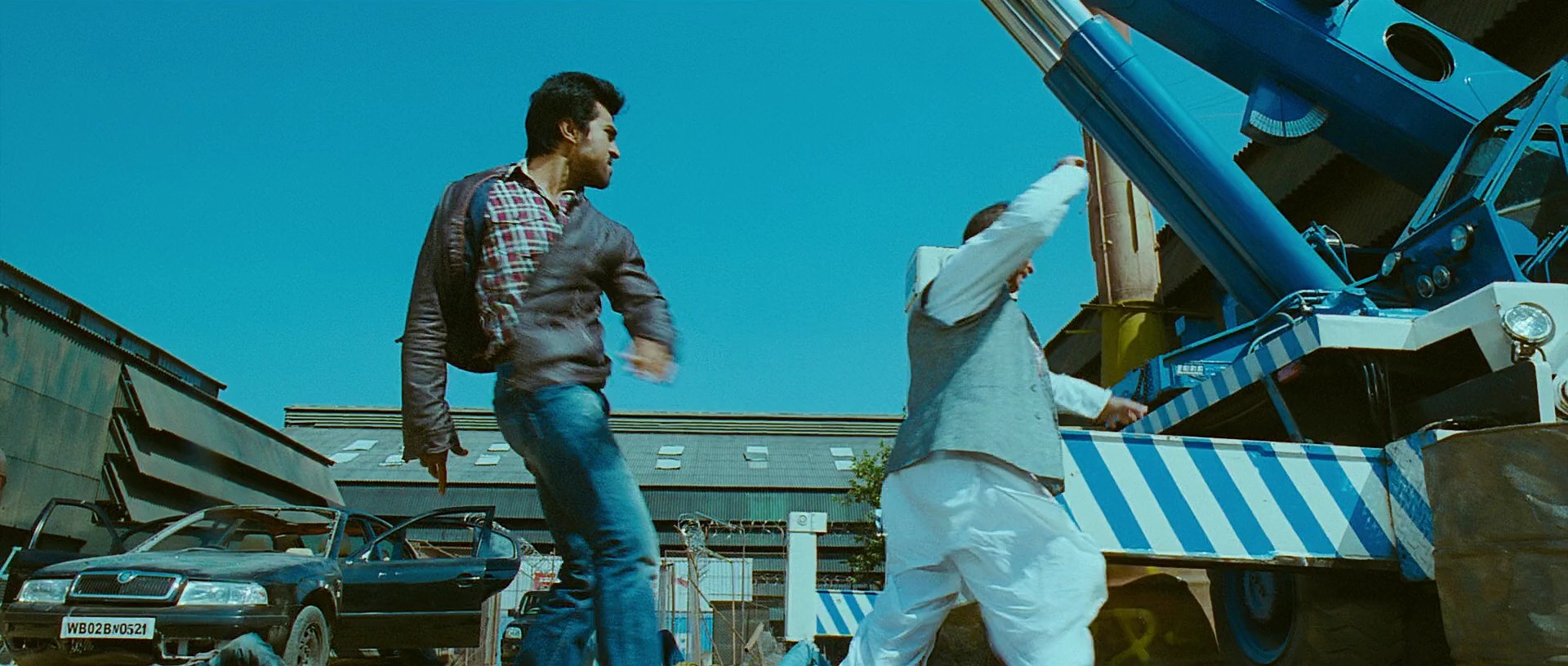Naayak - Blu-Ray - 1080p - x264 - DTS - [DDR].mkv (2_35_19) 000076.jpg