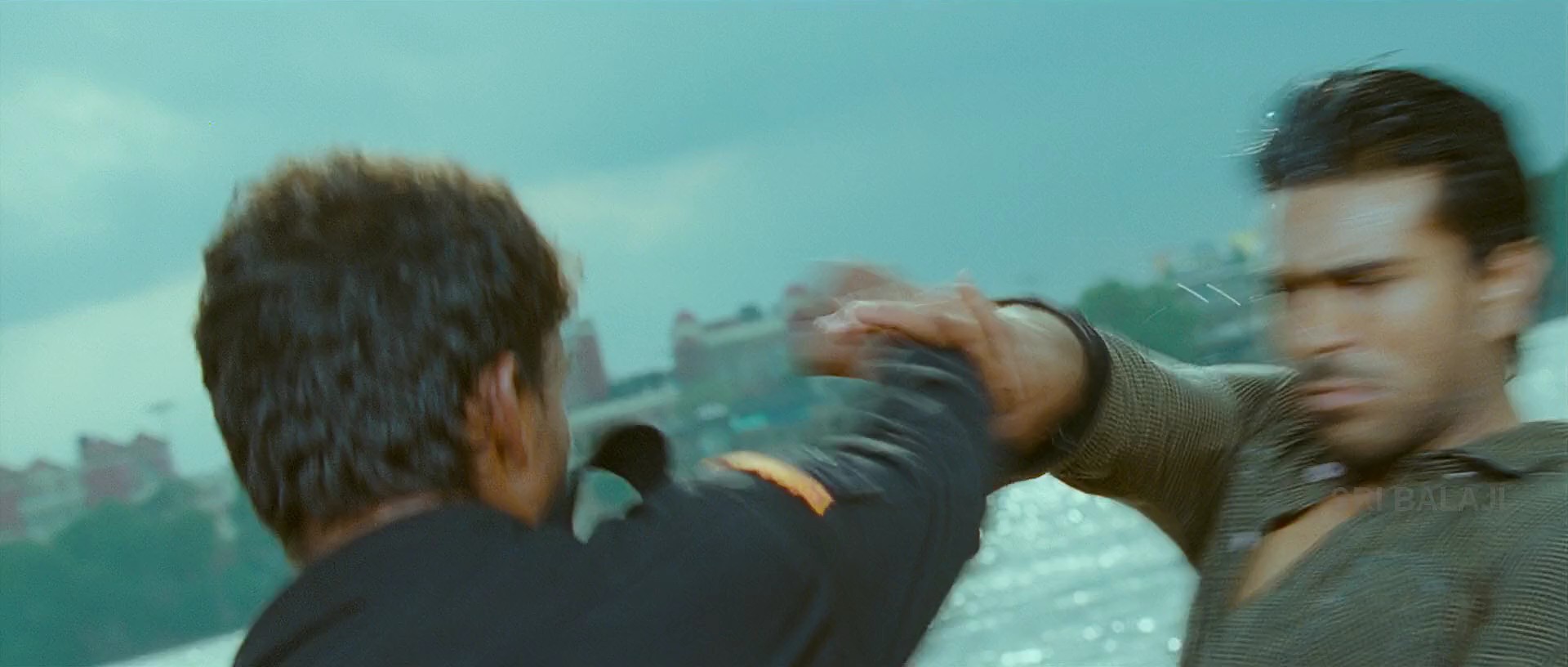 Naayak - Blu-Ray - 1080p - x264 - DTS - [DDR].mkv (1_17_50) 000047.jpg