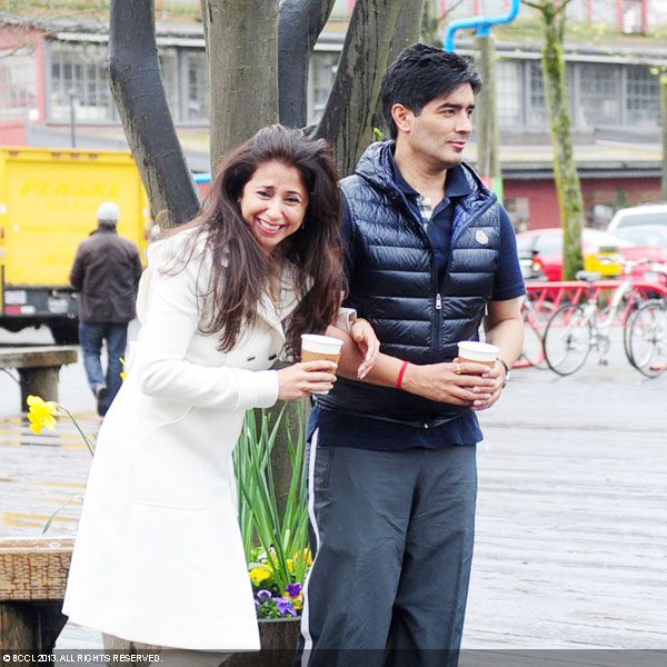 Urmila-Matondkar-shares-a-light-moment-with-ace-designer-Manish-Malhotra-during-their-recent-outing-