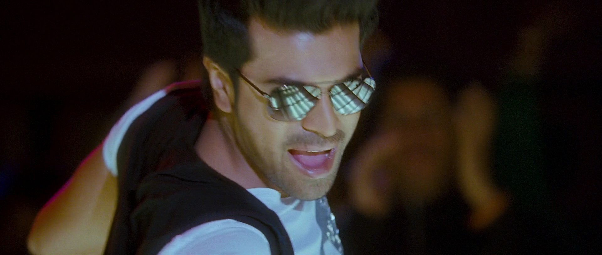 Naayak - Blu-Ray - 1080p - x264 - DTS - [DDR].mkv (0_13_11) 000418.jpg