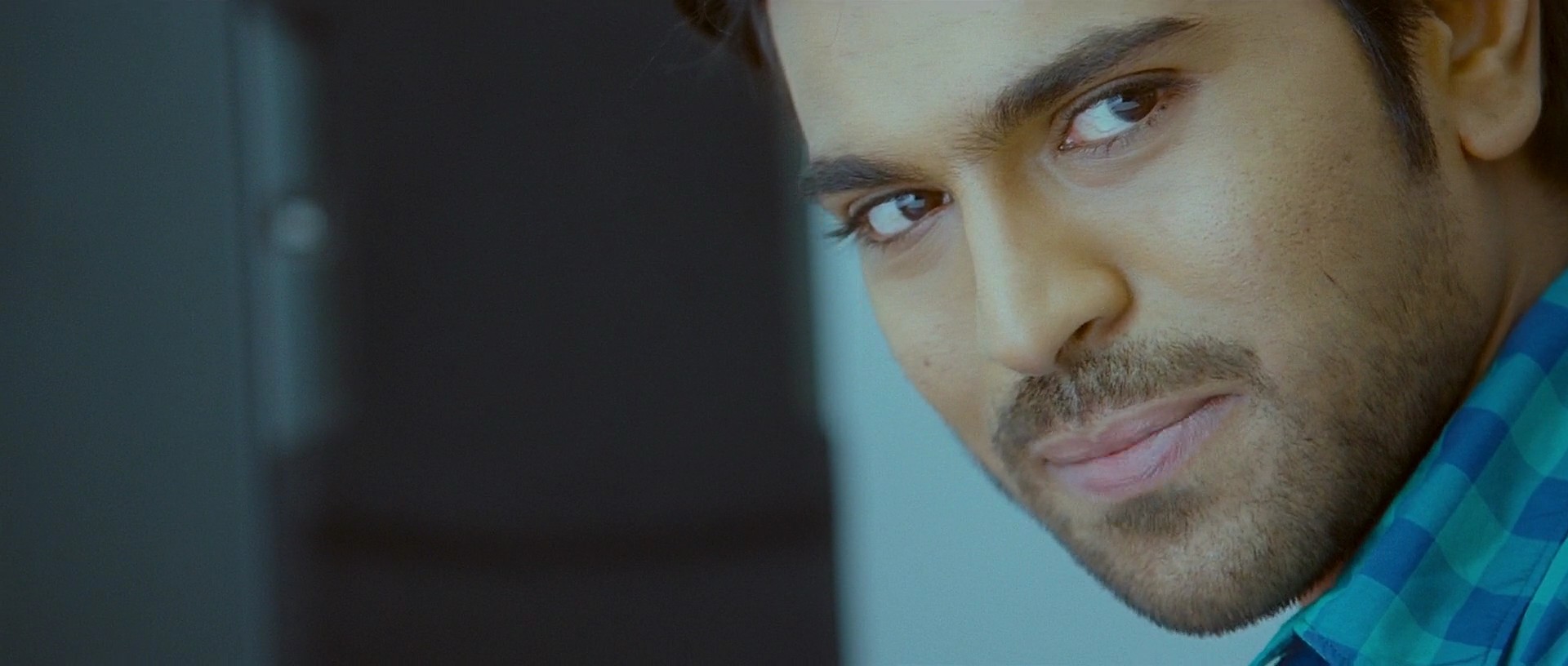 Naayak - Blu-Ray - 1080p - x264 - DTS - [DDR].mkv (0_57_30) 001316.jpg