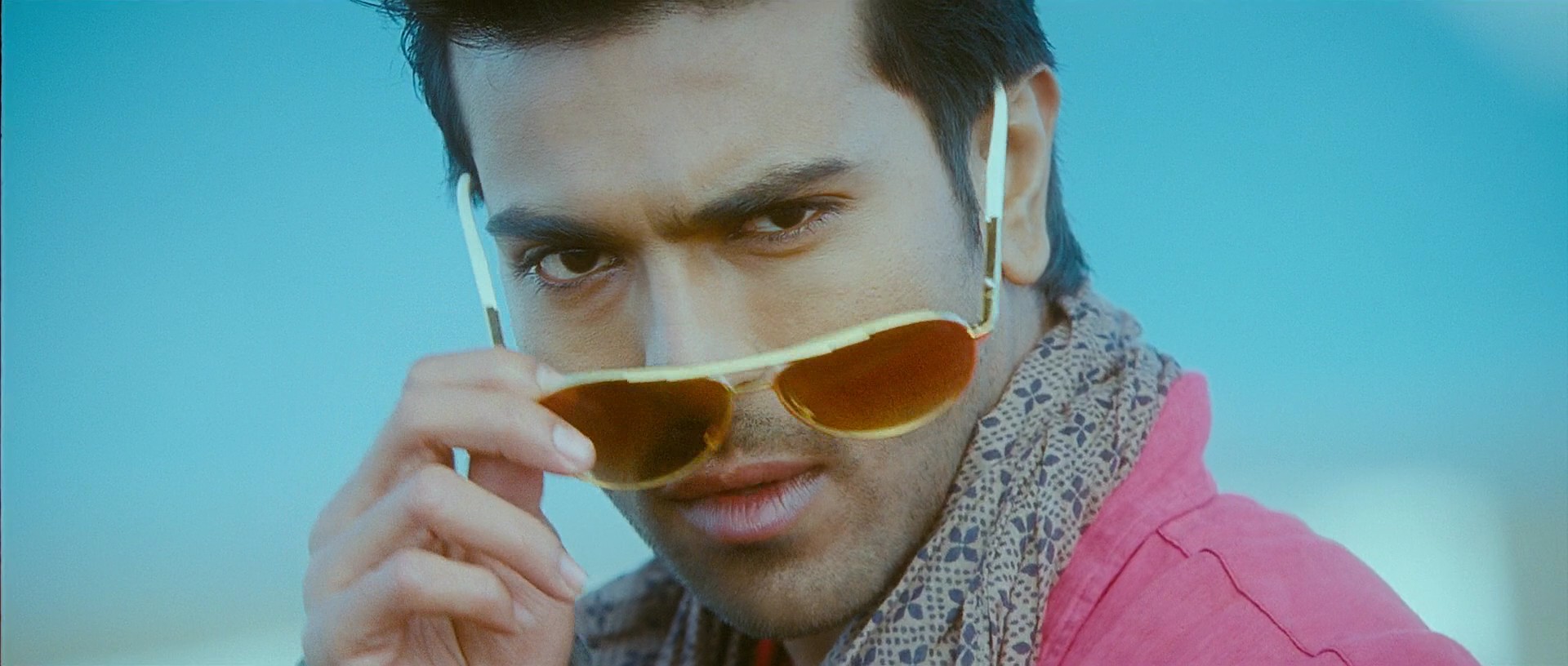 Naayak - Blu-Ray - 1080p - x264 - DTS - [DDR].mkv (1_35_37) 000110~1.jpg