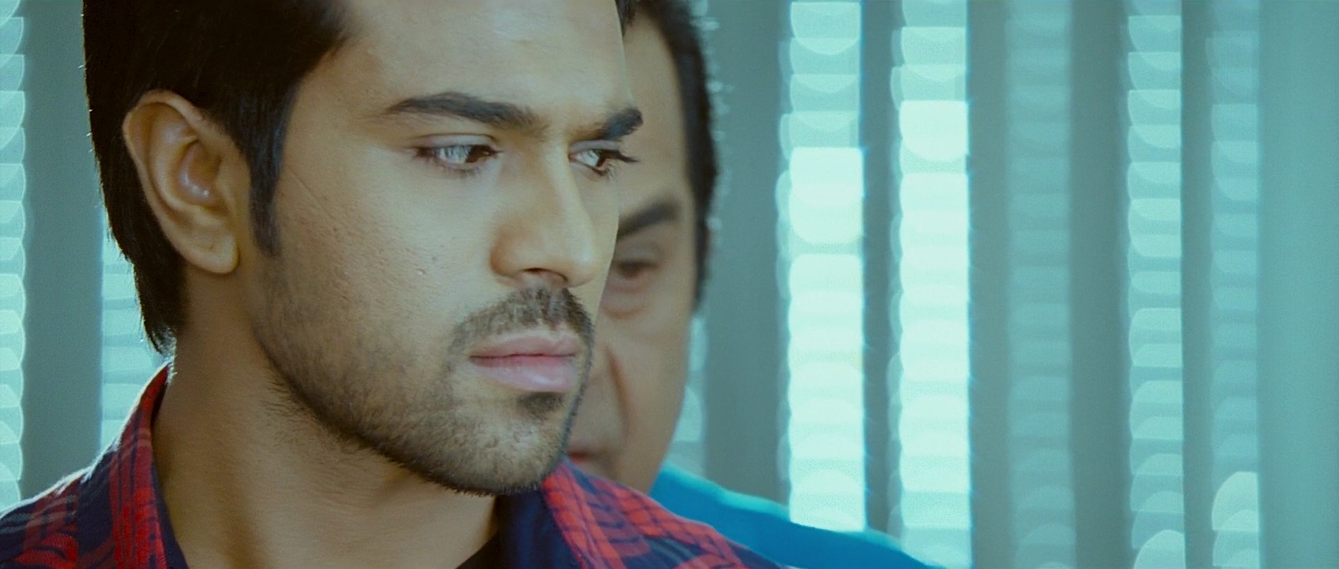 Naayak - Blu-Ray - 1080p - x264 - DTS - [DDR].mkv (0_22_59) 000706.jpg