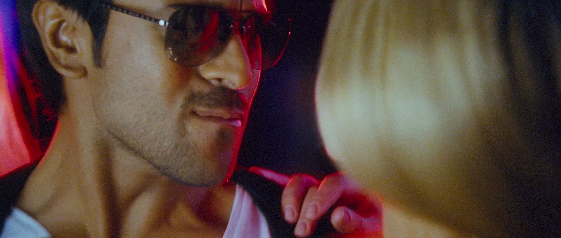 Naayak - Blu-Ray - 1080p - x264 - DTS - [DDR].mkv (0_12_56) 000391.jpg
