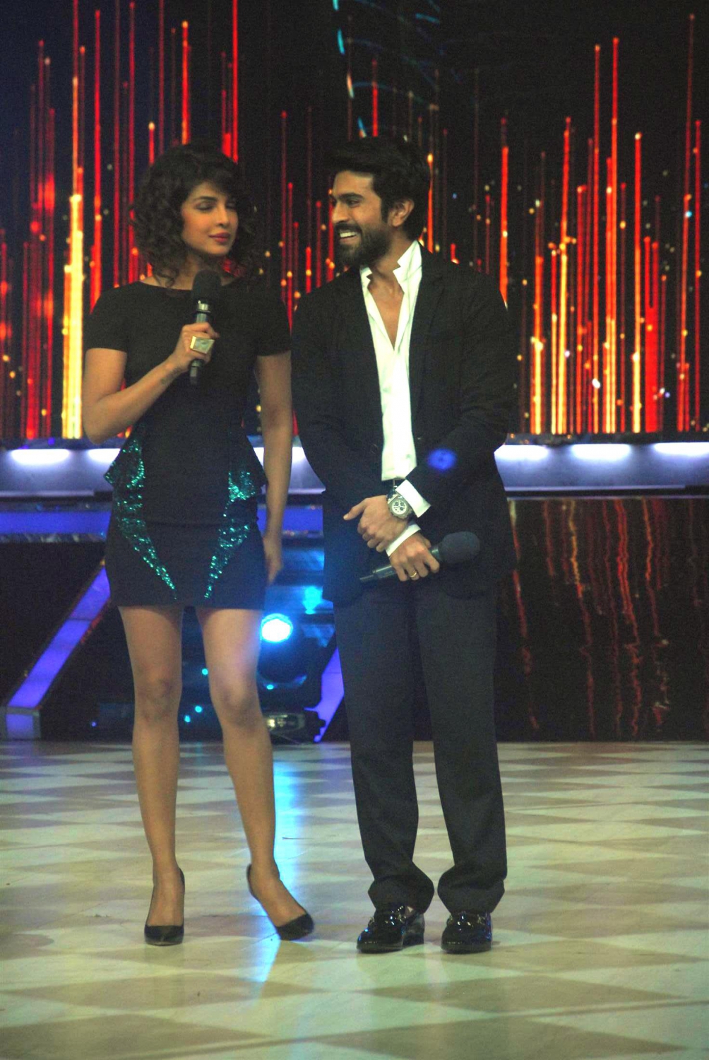 zanjeer-promotion-on-the-sets-of-jhalak-dikhhla-jaa-season-6-priyanka-chopra-ram-charan-teja-57430.j