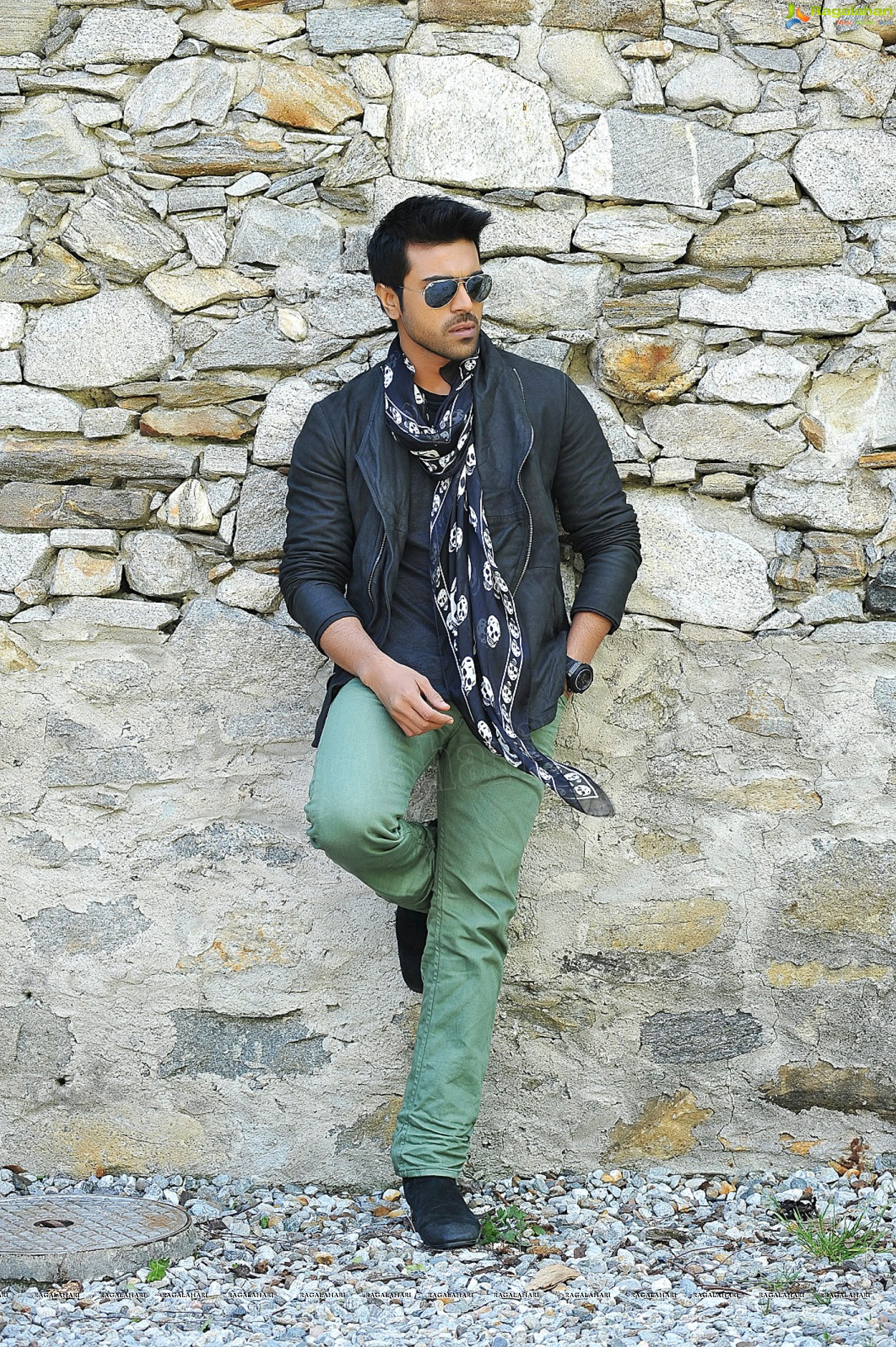 yevadu-ramcharan-with-shruti-haasan2.jpg