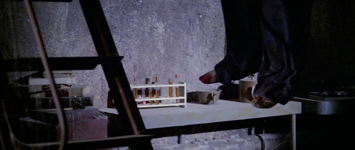 The.House.by.the.Cemetery.1981.bdrip_[1.46]_[teko][(116723)20-20-52].PNG