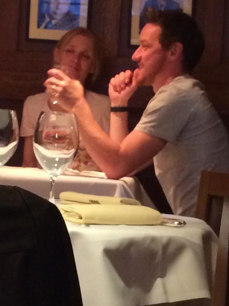 Bvl0EihIIAABi--.jpg large.jpg