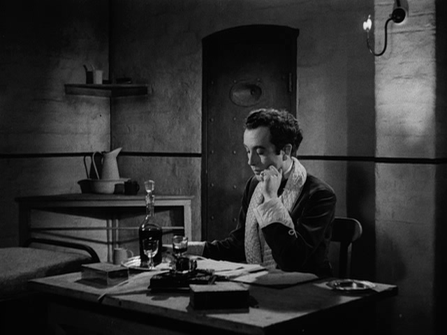 Kind Hearts and Coronets[(009143)10-58-43].PNG