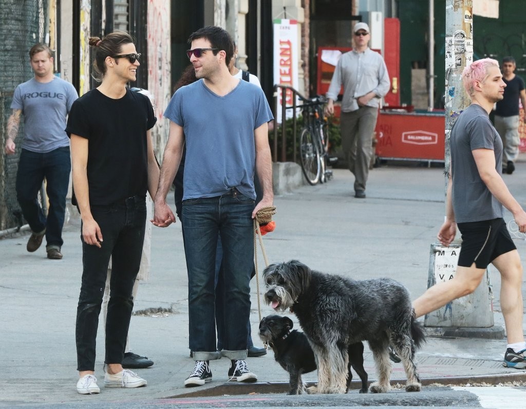 +Zachary+Quinto+Miles+McMillan+Walk+Their+Dogs+znuiFWro-UFx.jpg