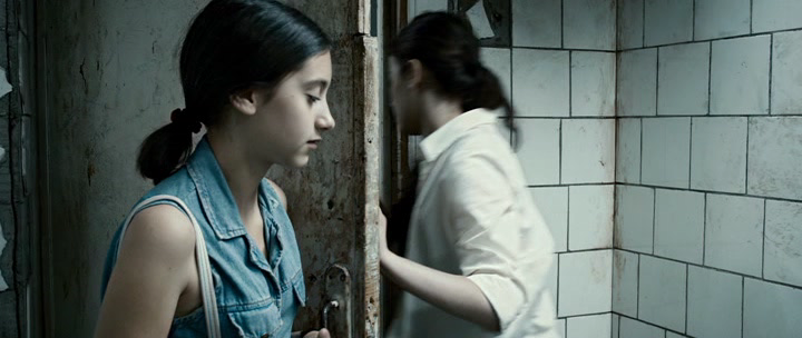In.Bloom_Eka.&.Natia.2013.dvdrip_[1.46][(061958)10-52-44].PNG
