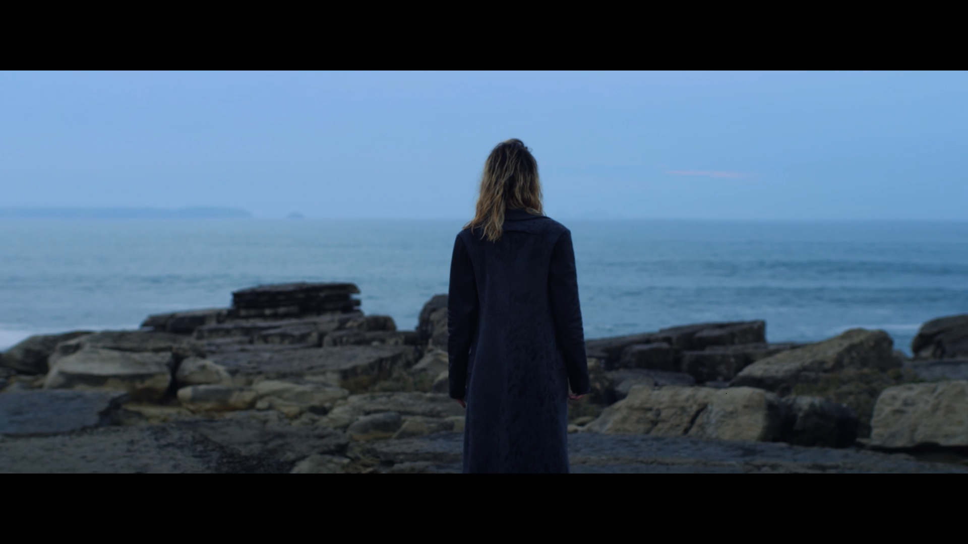 ПРЕМЬЕРА! Loboda (Светлана Лобода) - Не нужна (2015, Master 1080i, Клип, 07.03.2015).mov_snapshot_00.06_[2015.08.12_20.47.15].png