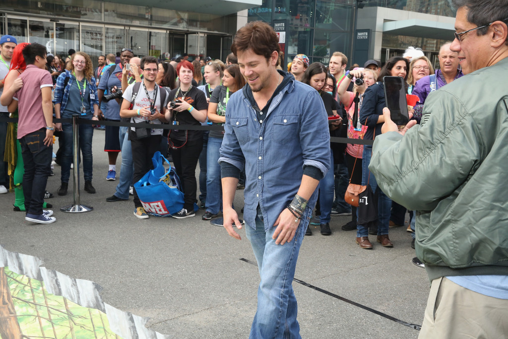 Christian+Kane+TNT+Press+Hours+Signings+Panels+IMPAnQjGp-qx.jpg