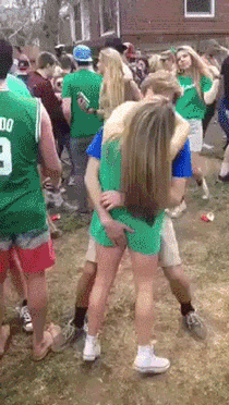 1458029290196888548.gif