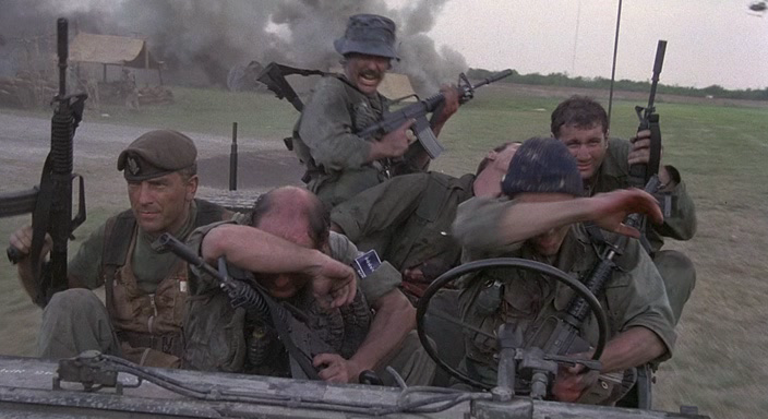 The.Dogs.of.War.1980.hdrip_[1.46][(001504)11-30-30].PNG