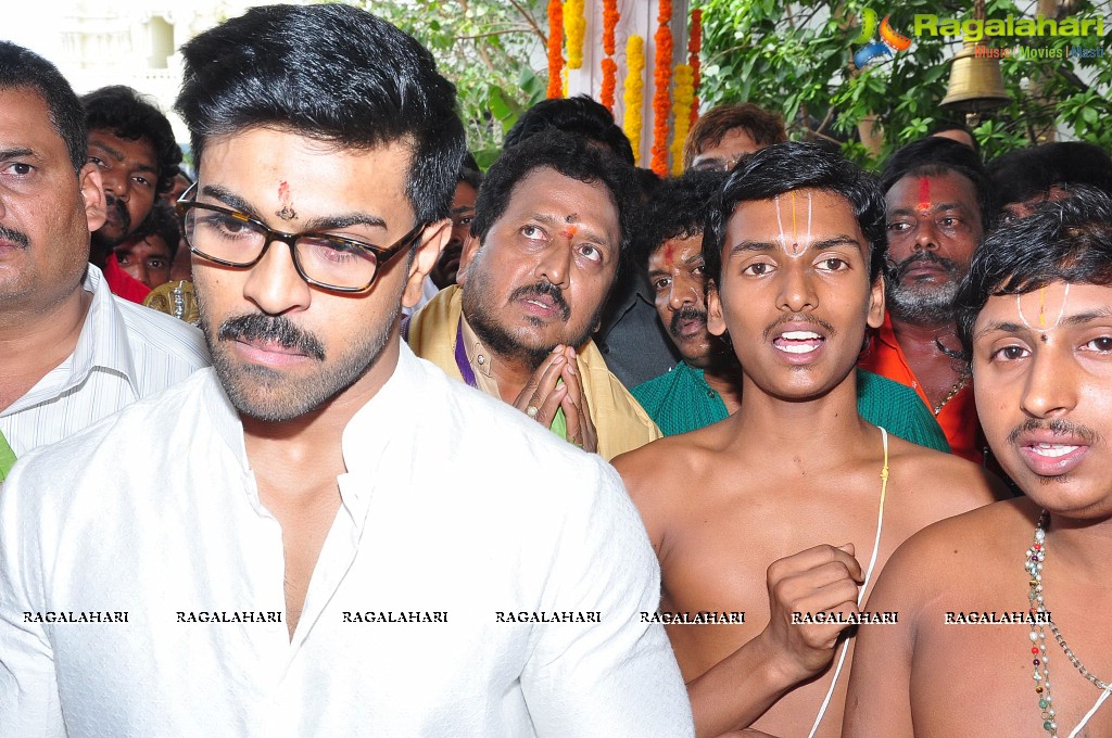 chiranjeevi-birthday-at-filmnagar44.jpg