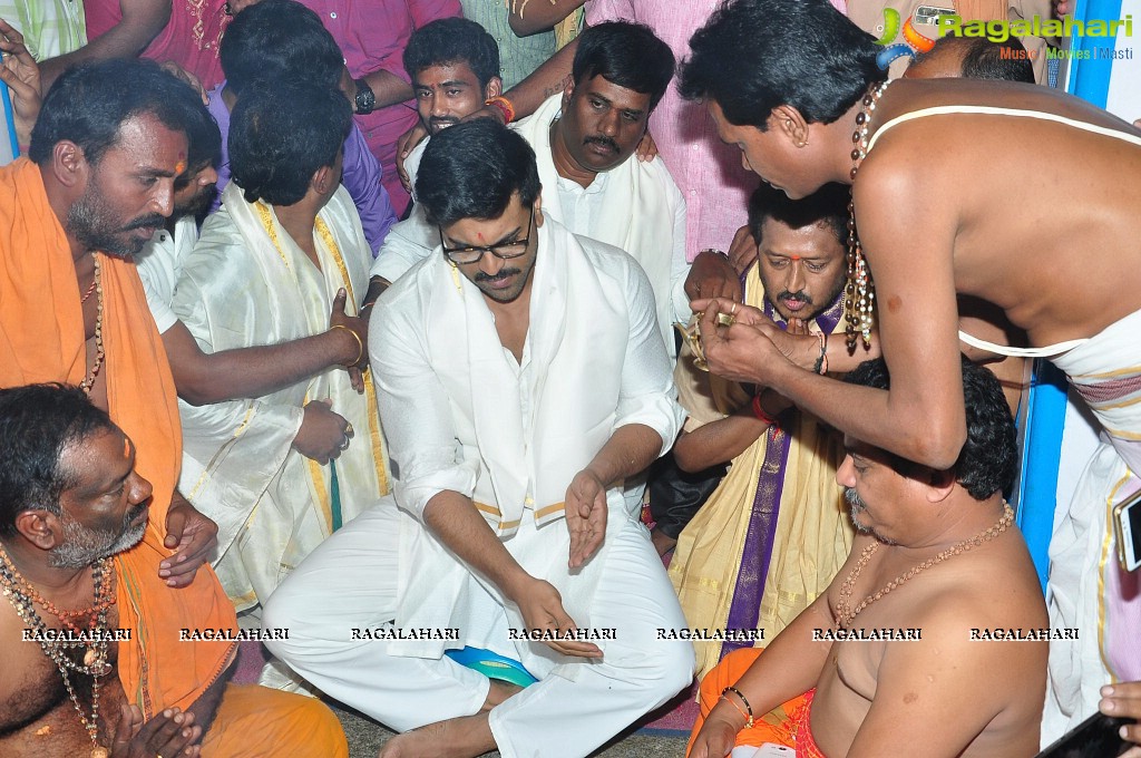 chiranjeevi-birthday-at-filmnagar22.jpg