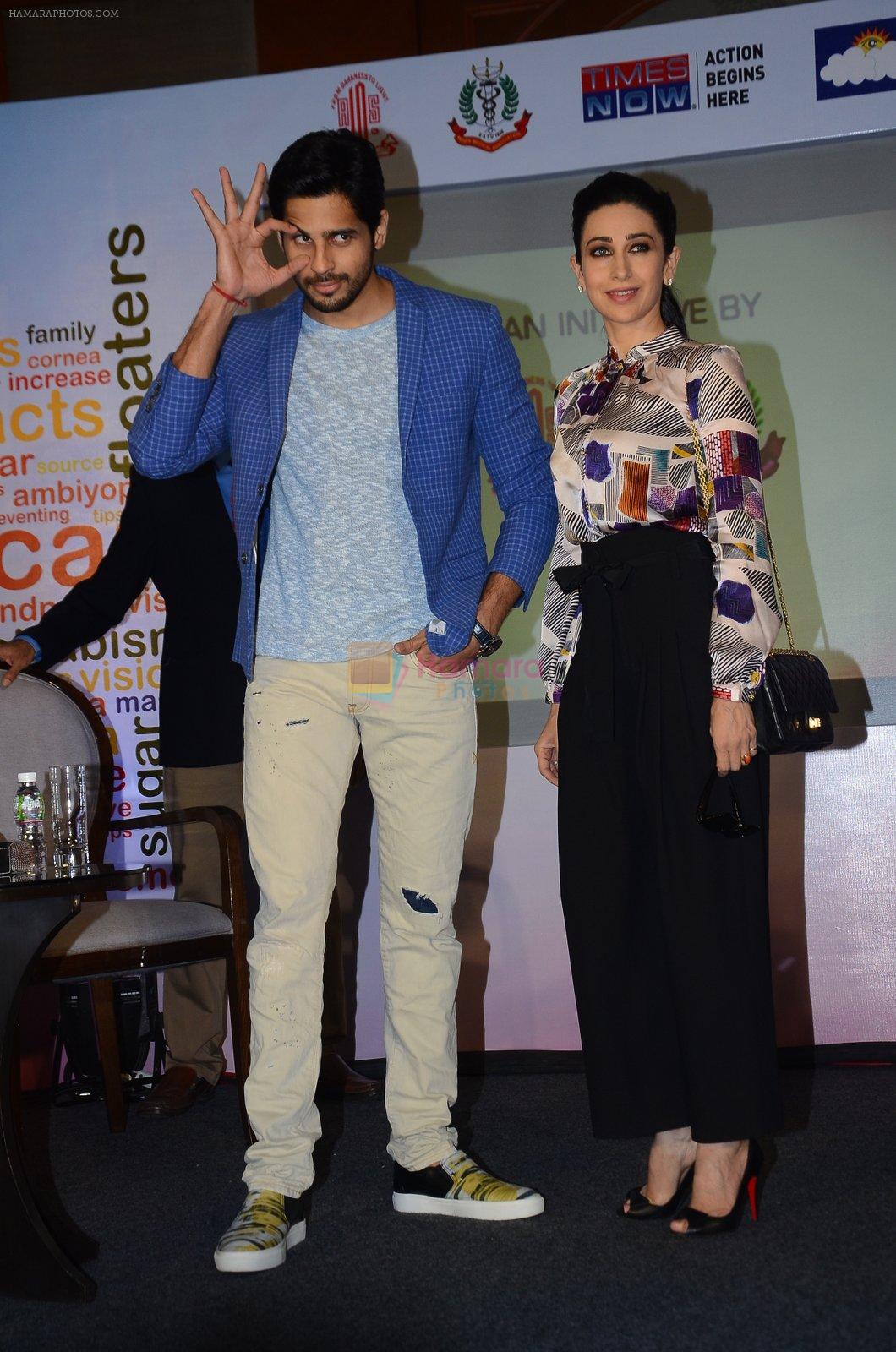 hpse_fullsize__4170053256_Karisma Kapoor, Sidharth Malhotra snapped at an event on 16th Nov 2015 (27)_564adc5c81319.JPG
