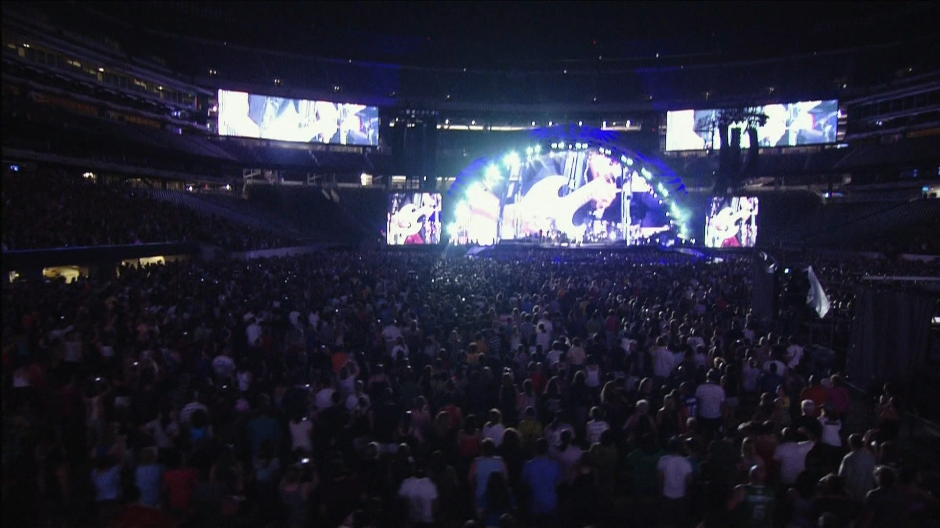 Bon Jovi - The Circle Tour Live From New Jersey 1080i HDTV DD5.1 MPEG2-TrollHD.ts_snapshot_01.30.44_[2016.09.09_14.21.01].png