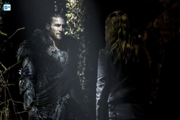 HU405b_0019b_595_Mini Logo TV white - Gallery.jpg