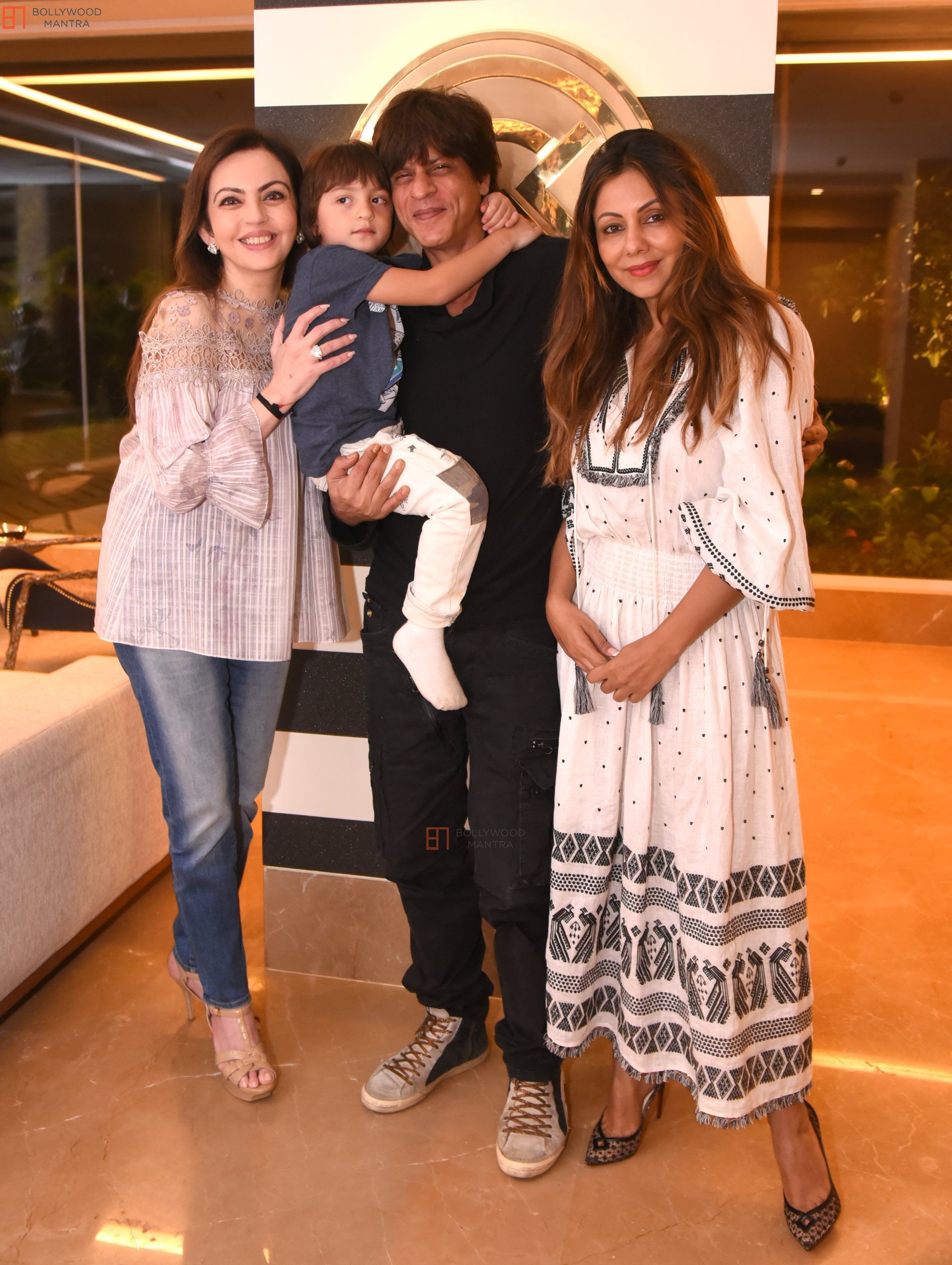 nita-ambani_abram-khan_shahrukh-khan_gauri-khan__1028686.JPG