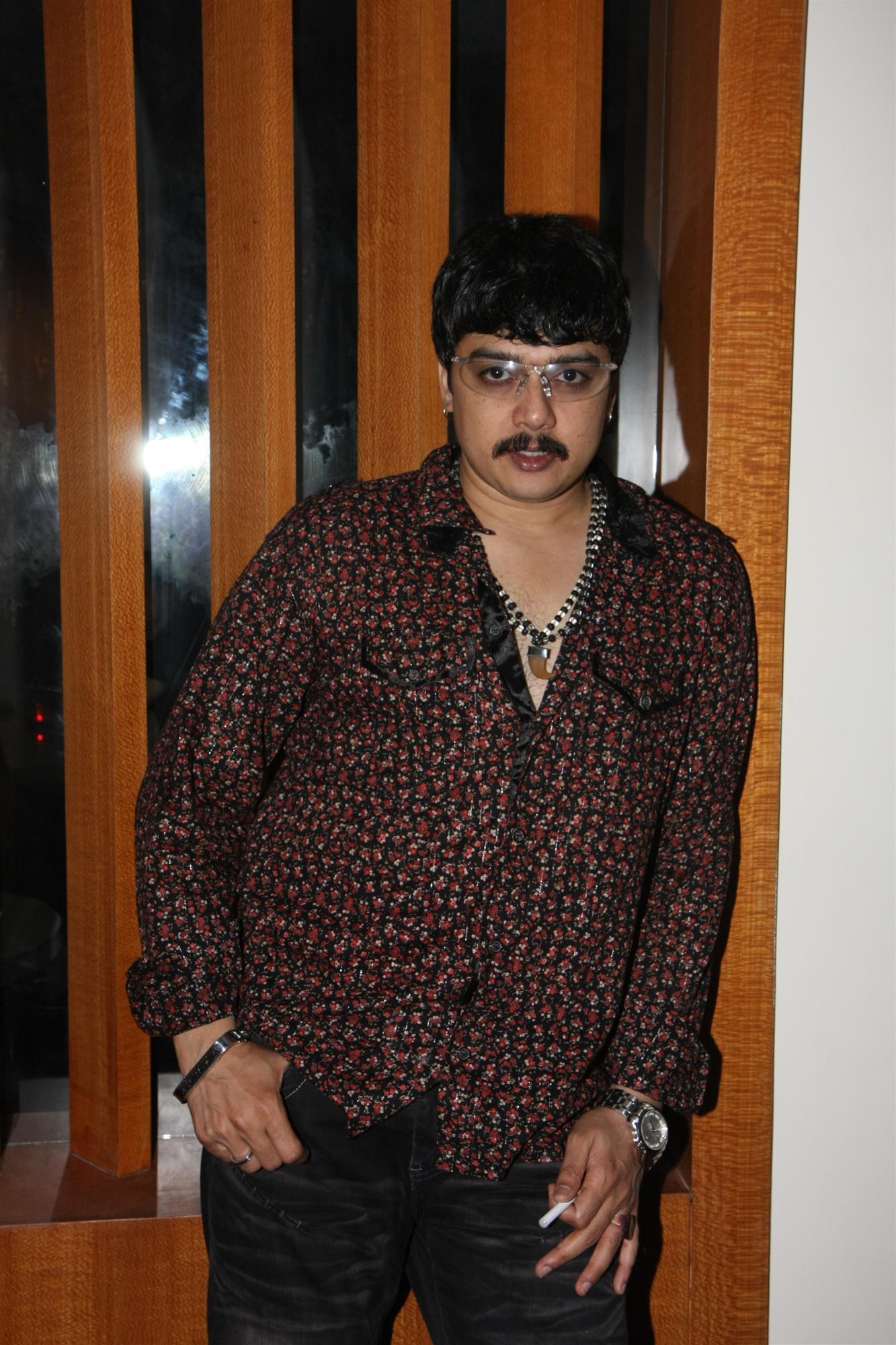 jxjmv5asxfvi6qdn.D.0.actor-Prem-Qaidi--Harish--2-.JPG
