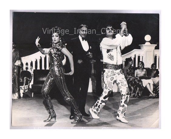 Original-Bollywood-photo-Shatrughan-Hema-Amrish-In-Phansi-ke-baad.jpg