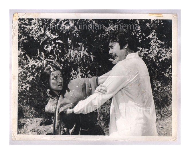 Original-Bollywood-photo-Asha-Parekh-Sujeet-In-Badla-aur.jpg