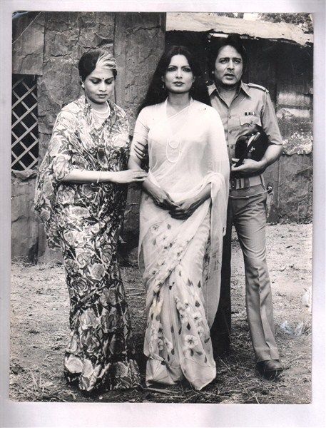 Original-Rare-Bollywood-Navin-nischol-Parveen-photo-Desh-premee.jpg