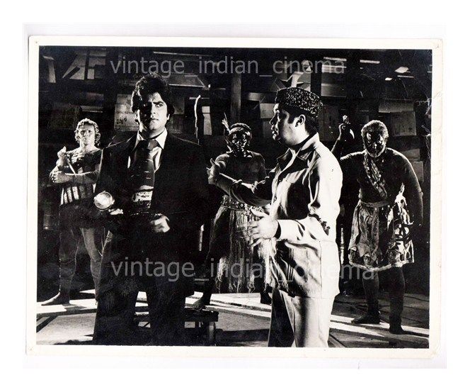 Original-Bollywood-photo-Jitendra-Deven-In-Bond-303-1985.jpg