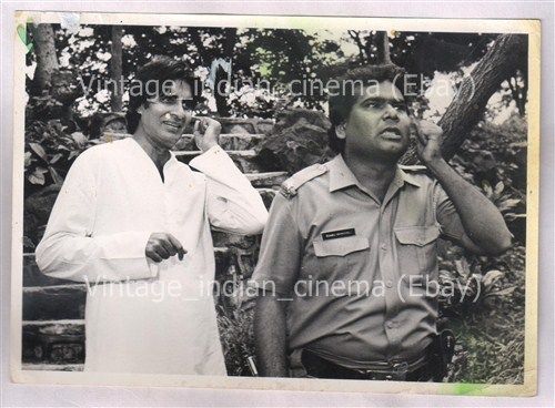 Original-Bollywood-photo-Amitabh-bachchan-Satish-In-Jalwa-1987.jpg