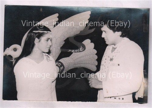 Original-Bollywood-photo-Govinda-Neelam-In-Zordar-1996-10cmX16cm.jpg