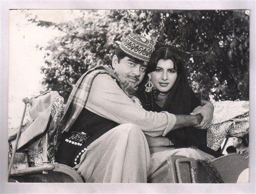 Original-Bollywood-photo-Shatrughan-Anita-In-Hawalat-1987-10cmX16cm.jpg