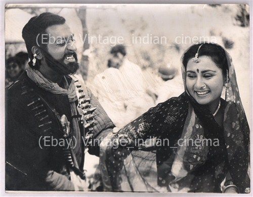Original-Bollywood-photo-Gulshan-Poonam-In-Kasam-1988-16cmX21cm.jpg